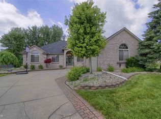 31142 White Oak Ct #33, Chesterfield, MI 48047
