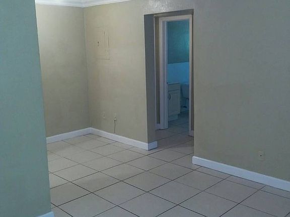 5th image of 1949 NE 172nd St APT 25