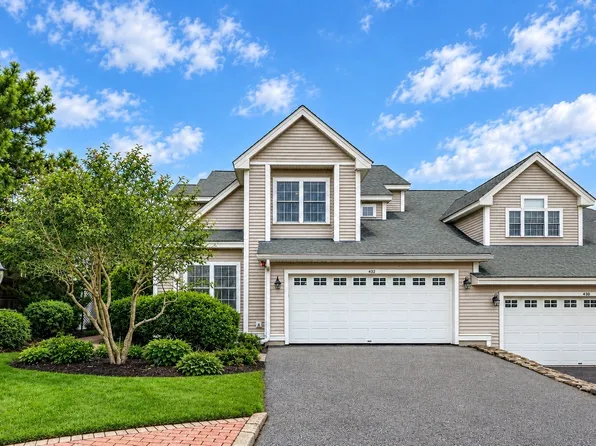 432 Boxwood Ln, Clinton, MA 01510