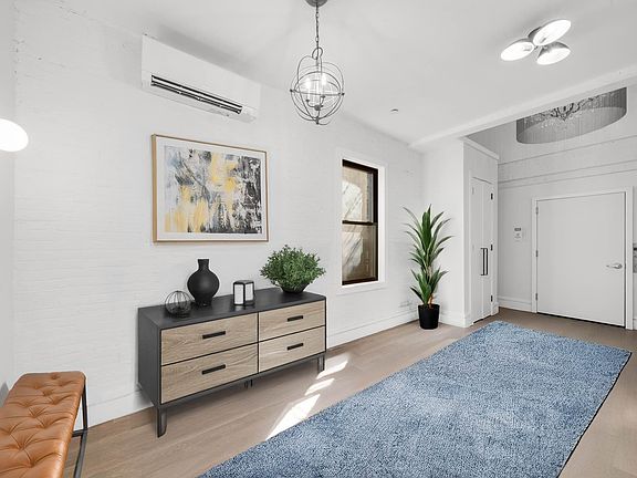 4th image of 410 W 47th St #Penthouse 1