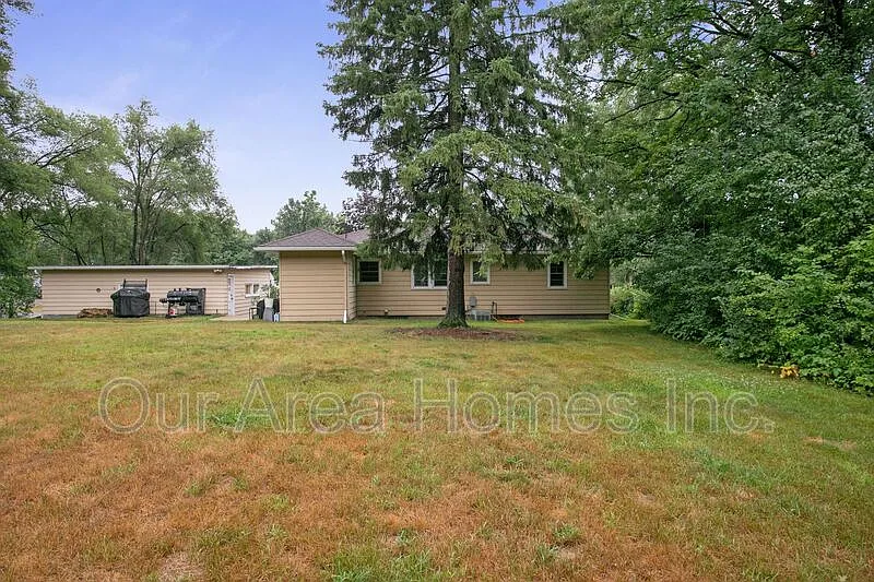 3 bed, 1.0 bath, 1139 sqft, $1,995 — Photo 3