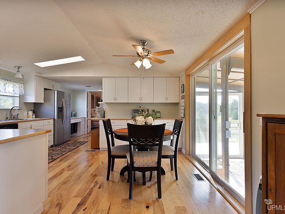 4th image of 232 McMaster Rd