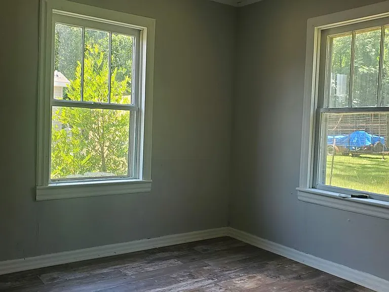 310 Savannah Ave — Photo 3