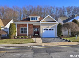 7 Fire Thorn Lane #7, Milford, CT