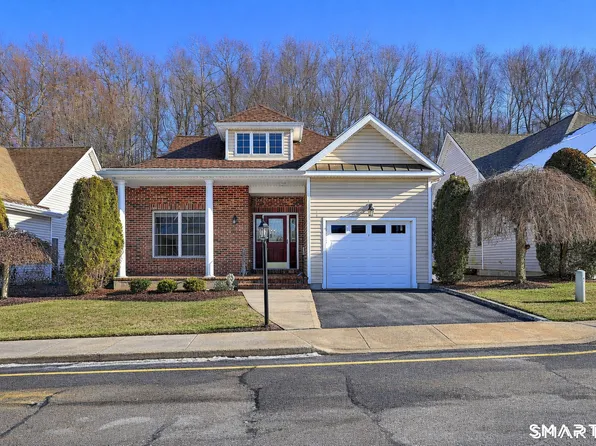 7 Fire Thorn Lane #7, Milford, CT 06461