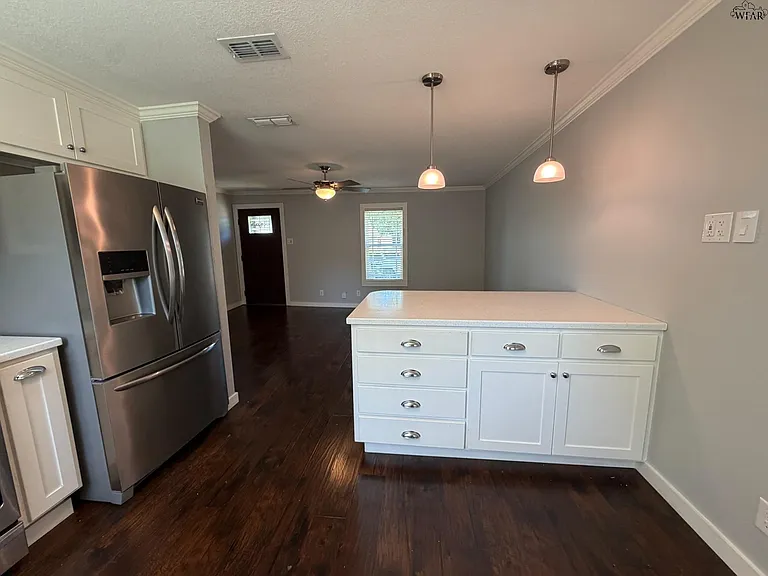 515 E Inwood Dr — Photo 6