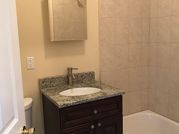4th image of 475 Ashford Ave