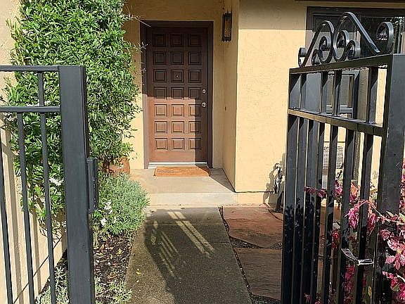 3rd image of 108 La Mancha Dr