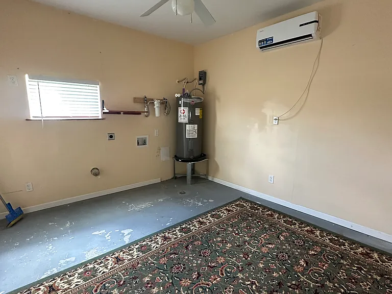 911 E Steiner St — Photo 10