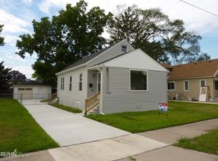 7396 Dale Ave, Center Line, MI 48015