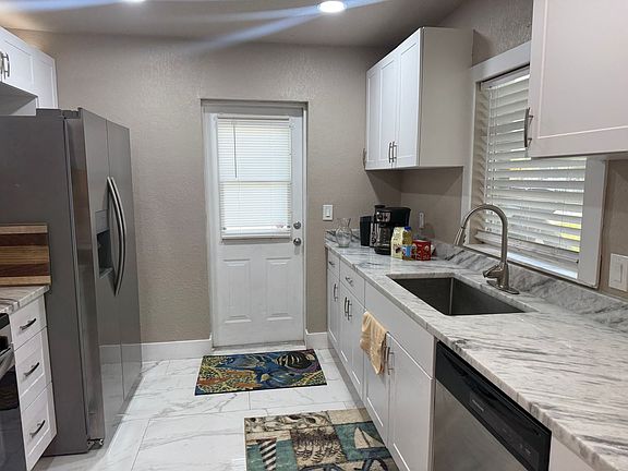 5th image of 69 Cardinal Dr