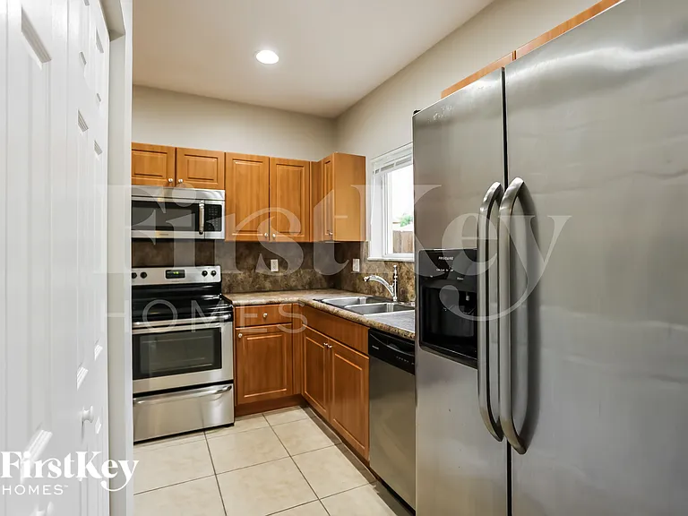 1119 NE 41st Ave — Photo 6