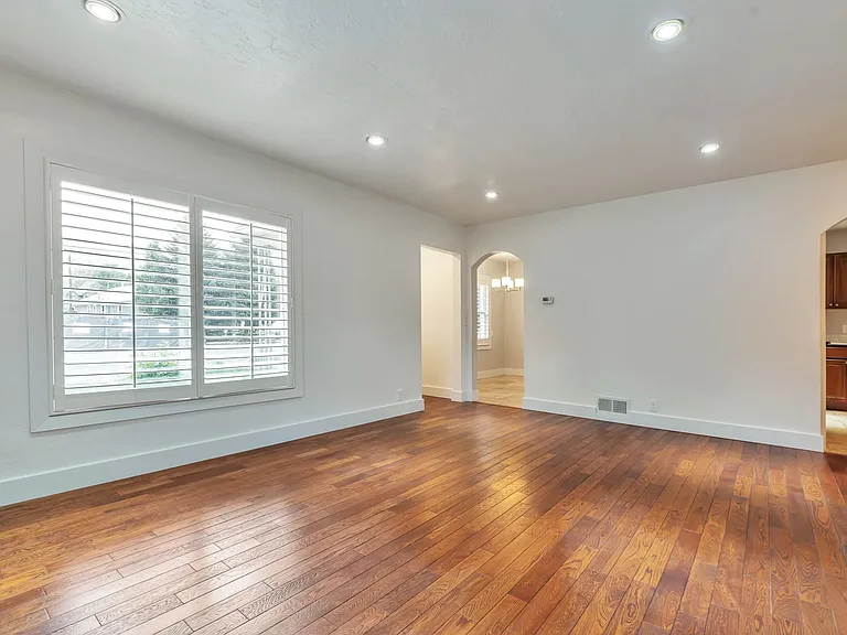 4858 S Viewmont St — Photo 37