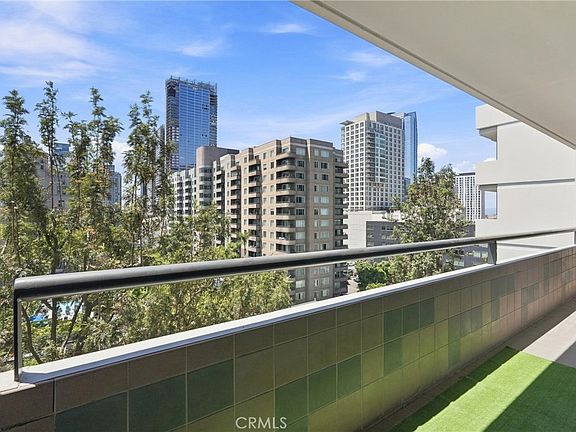 2nd image of 600 W 9th St APT 910