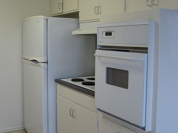 4th image of 3333 McKinley Dr