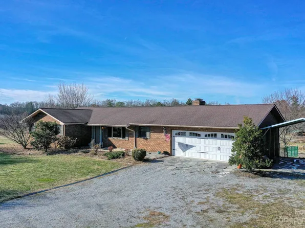 1675 Pilot Mountain Rd, Hendersonville, NC 28792