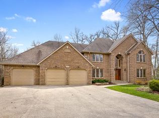 16339 Hickory Cir, Sycamore, IL 60178