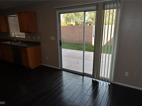 5th image of 10264 Headrick Dr