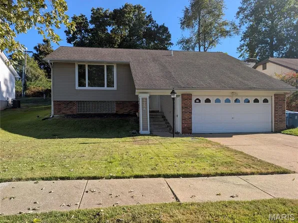 5256 Trailview Dr, Florissant, MO 63033