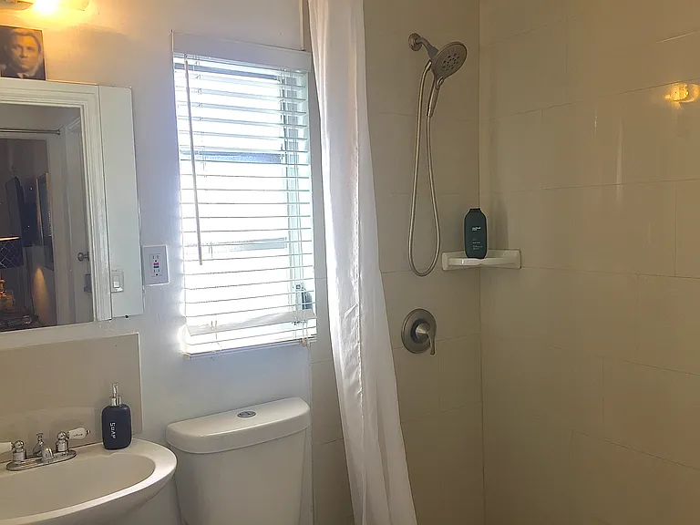 500 NE 62nd St #2 — Photo 8