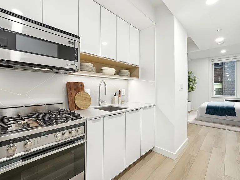 20 Broad St #909 — Photo 3