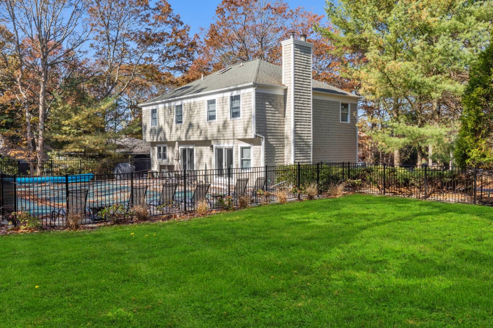 30 Old Fish Cove Rd in Southampton Out East