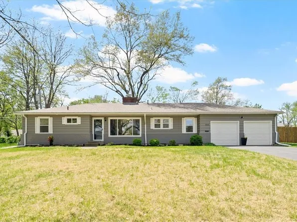8518 Floyd St, Overland Park, KS 66212