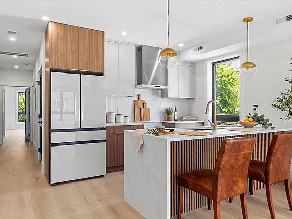 2nd image of 17 Holmes St #4