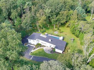 1 The Gln, Locust Valley, NY 11560