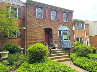 7526 Heatherton Ln, Rockville, MD 20854