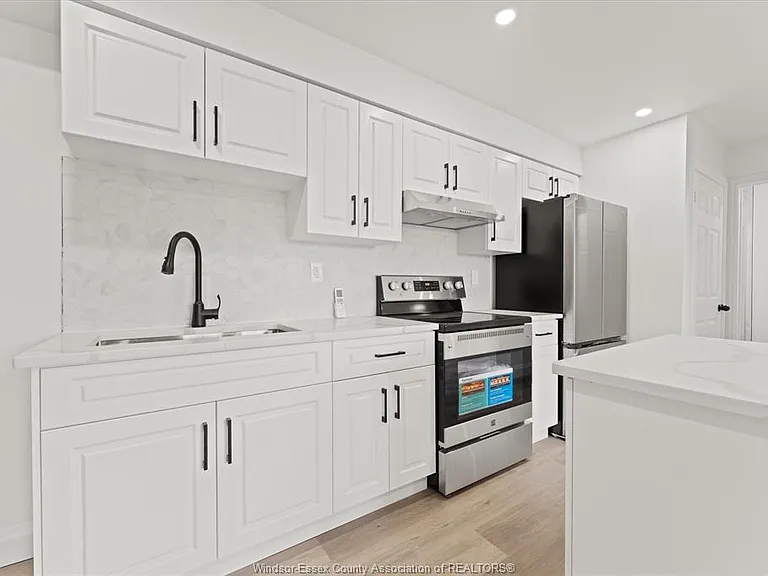 702 Pierre Ave #1 — Photo 8