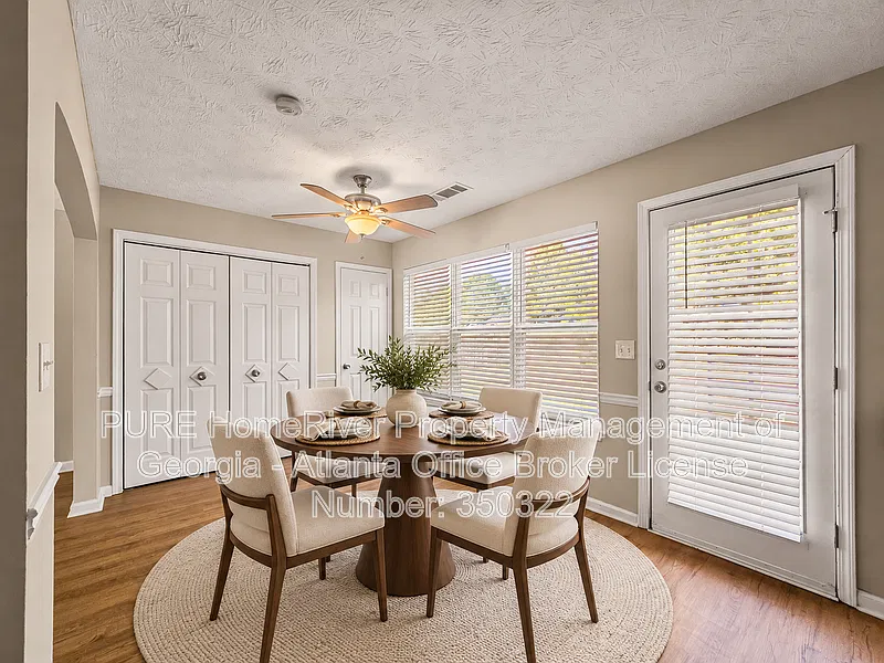 3 bed, 2.5 bath, 2142 sqft, $2,025 — Photo 3