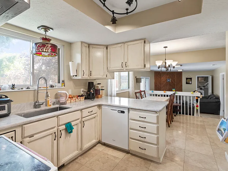 1910 E Southbridge Way — Photo 10