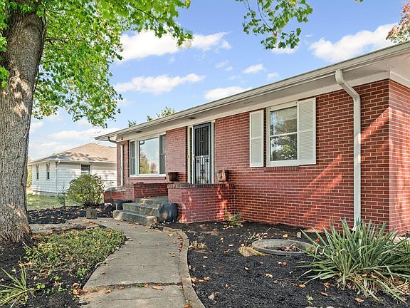 2nd image of 1834 Summit Dr