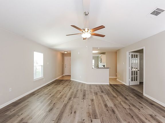 4th image of 525 Misty Mountain Dr