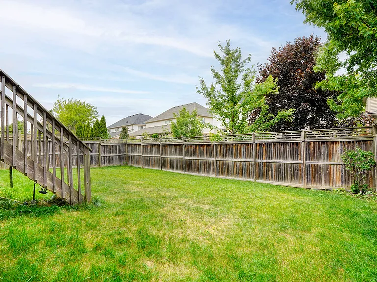 2200 Dogwood Cres — Photo 45