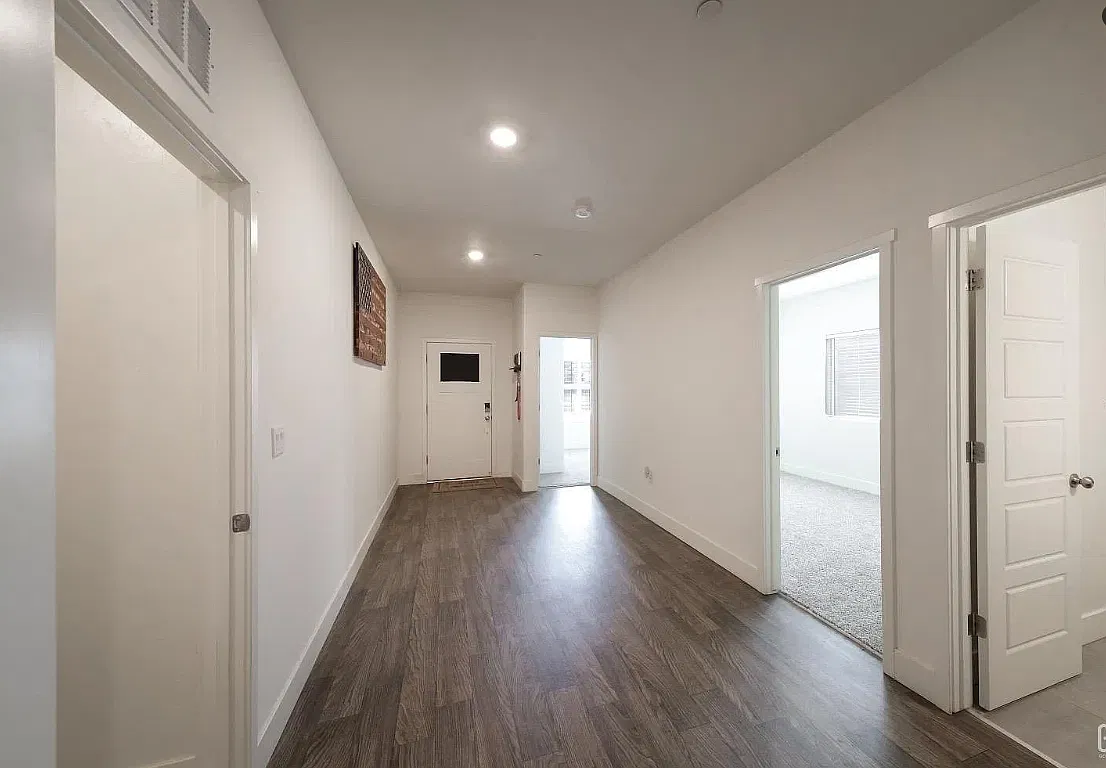 4 bed, 1878 sqft, $2,600 — Photo 2