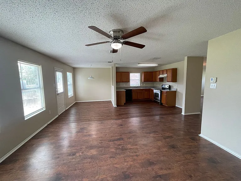 1420 Bumble Bee Dr — Photo 13