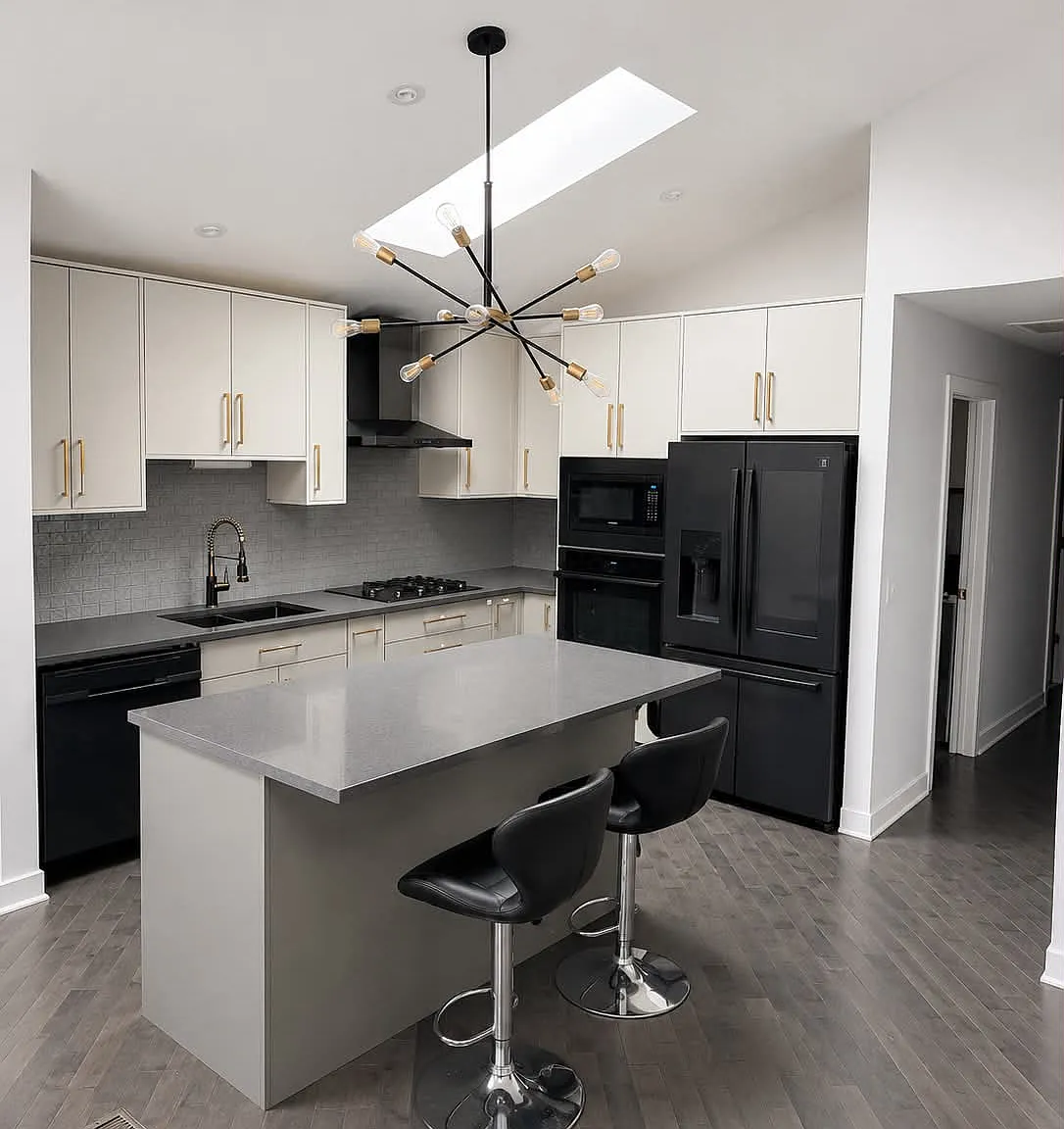 600 Le Parc Cir — Photo 1