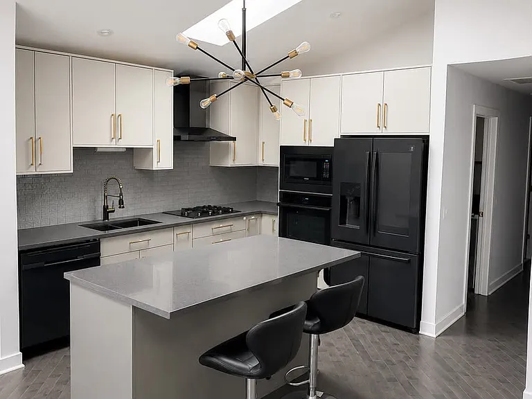 600 Le Parc Cir — Photo 1