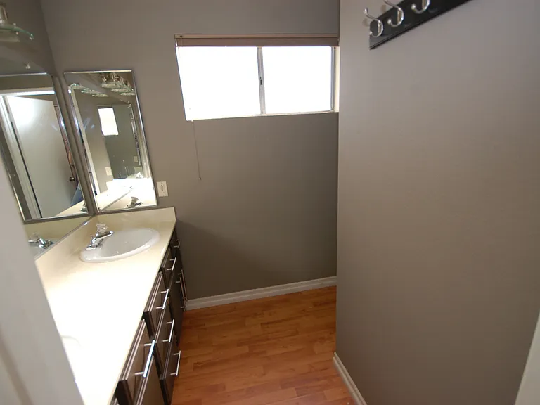 517 Barnett Dr — Photo 8