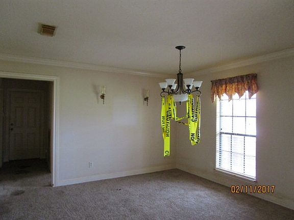 3rd image of 107 Williamsburg Ave