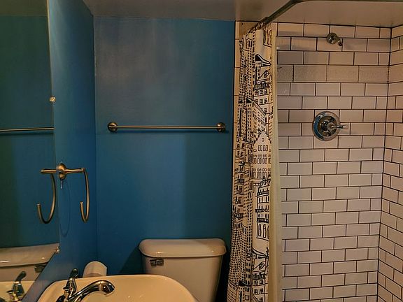 2nd image of 244 Meyran Ave Floor 1