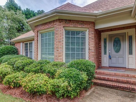 3rd image of 3610 Sierra Dr