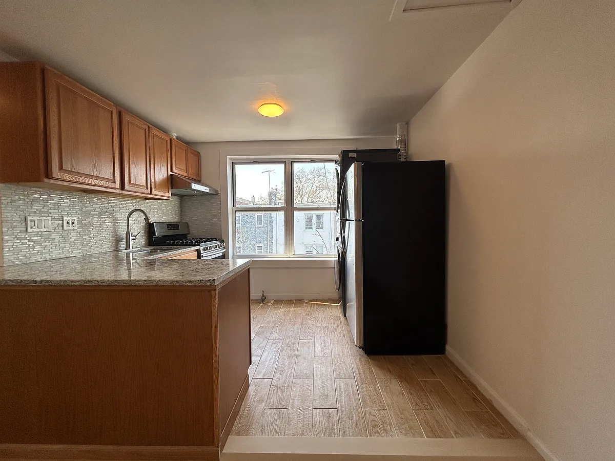 Building Photo - 20-66 32nd St #2