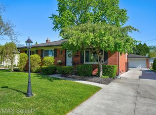 2751 Chesterfield Dr, Troy, MI 48083