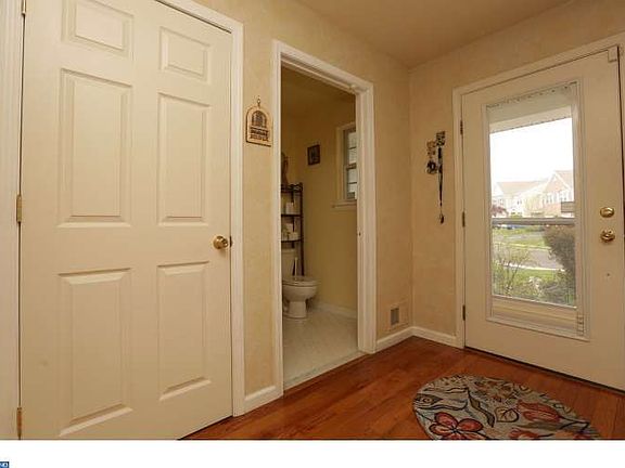 2nd image of 3327 Woodland Cir