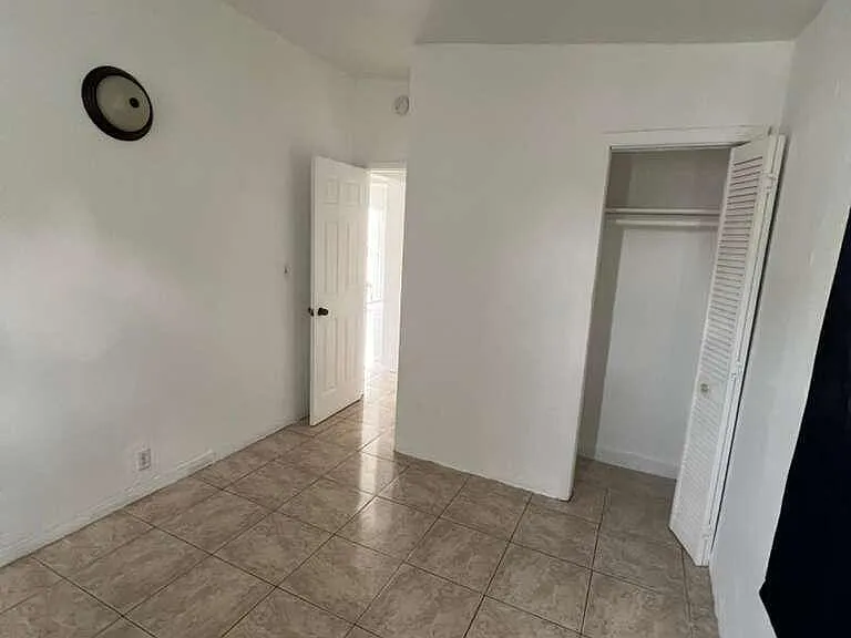1524 NW 42nd St — Photo 8