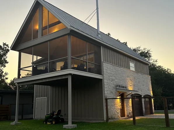 589 Pecan St, Canyon Lake, TX 78133