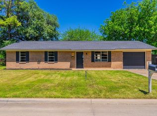 105 Wayne Dr, Sanger, TX 76266